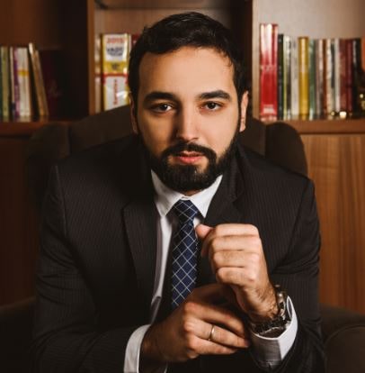Edson Braz, advogado com mais de 8 anos de experiência em Direito do Trabalho